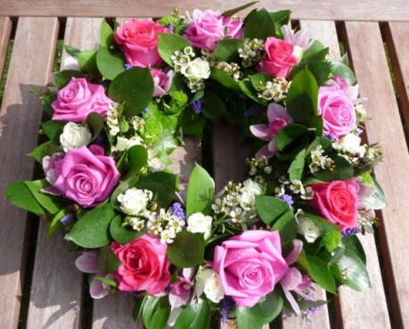 Wreath of pink roses and green orchids (ref. 20)