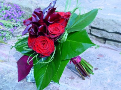 Modern bouquet of callas & roses