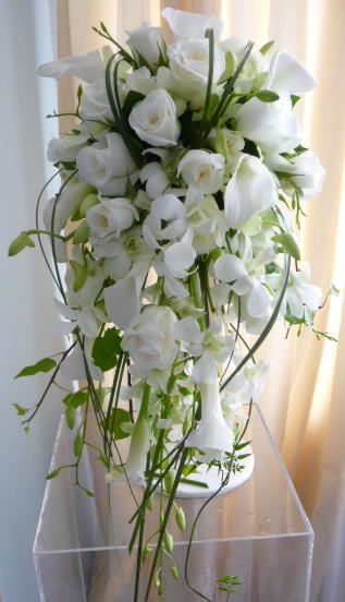 Pure and classic shower bouquet.